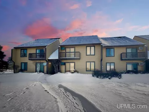 n3385 pine mountain, Iron Mountain, MI 49801
