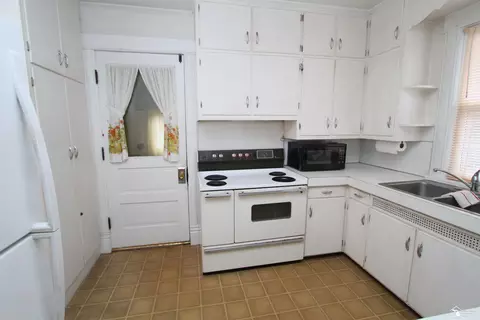 814 E 2nd, Monroe, MI 48161 photo 8