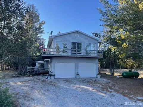 63 N Michibay Pt, Manistique, MI 49854