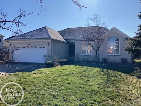 27855 Lauren N, Harrison Township, MI 48045