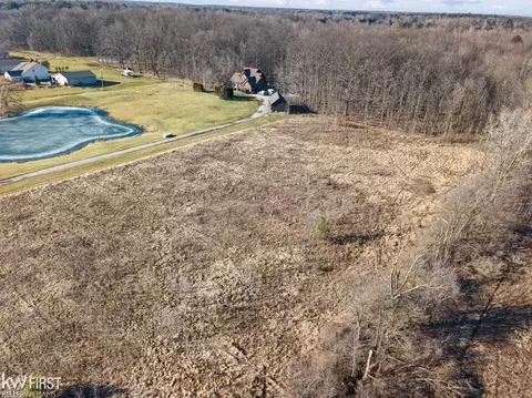 9112 Division, Columbus, MI 48063