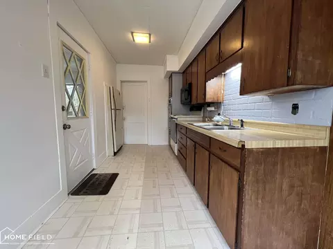 Kitchen - 520 S Cedar, Owosso, MI 48867 photo 2 of 3