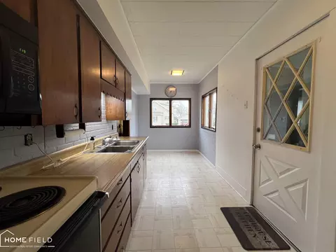 Kitchen - 520 S Cedar, Owosso, MI 48867 photo 3 of 3