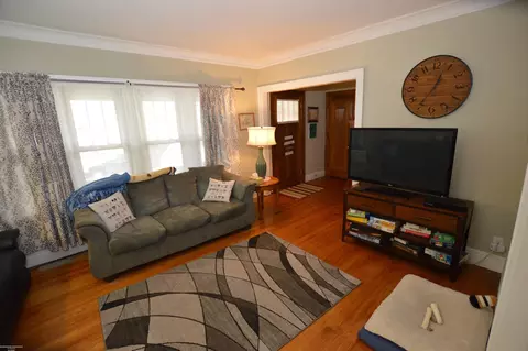 Living - 22487 Boulder, Eastpointe, MI 48021 photo 3 of 6
