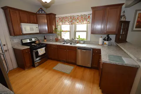 Kitchen - 22487 Boulder, Eastpointe, MI 48021 photo 1 of 3