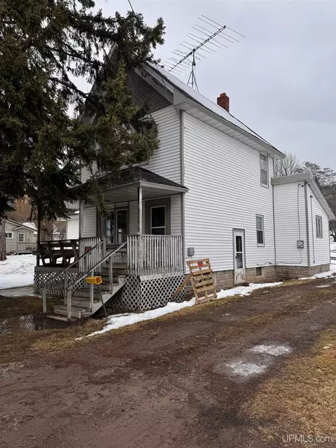 1805 Mass, Mass City, MI 49948