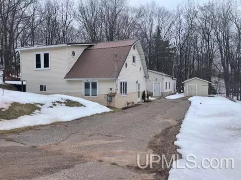 560 N Vandenboom, Marquette, MI 49855