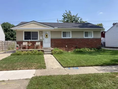 28050 Hillview, Roseville, MI 48066