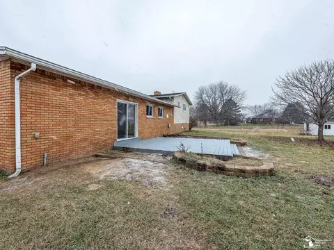 Exterior - 1058 E Temperance Rd, Temperance, MI 48182 photo 4 of 8