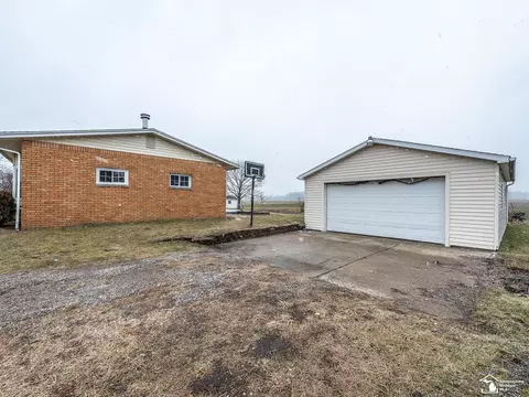 Exterior - 1058 E Temperance Rd, Temperance, MI 48182 photo 7 of 8
