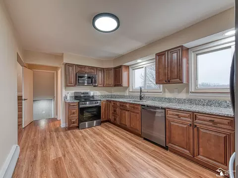 Kitchen - 1058 E Temperance Rd, Temperance, MI 48182 photo 2 of 3