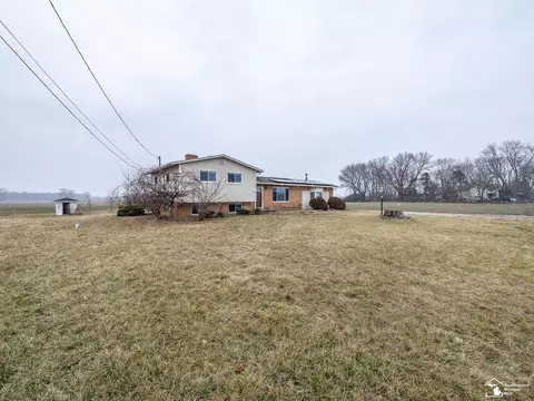 Exterior - 1058 E Temperance Rd, Temperance, MI 48182 photo 2 of 8