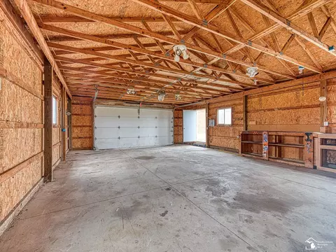 Exterior - 1058 E Temperance Rd, Temperance, MI 48182 photo 8 of 8