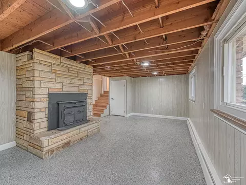 Living - 1058 E Temperance Rd, Temperance, MI 48182 photo 6 of 6
