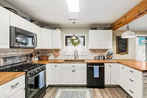 Kitchen - 223 S Bartlett, Saint Clair, MI 48079 photo 2 of 5