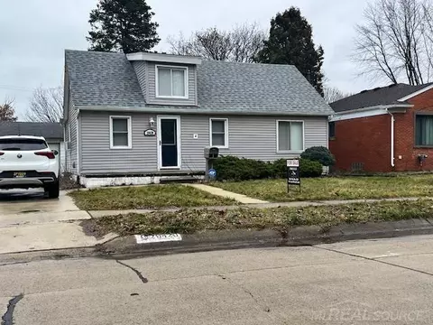 29420 Park St, Roseville, MI 48066