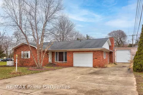204 N Brady, Vassar, MI 48768