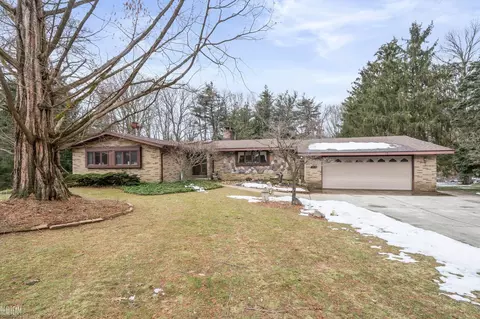 5800 Little Pne, Rochester, MI 48306