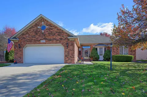 54166 Ashley Lauren, Macomb, MI 48042