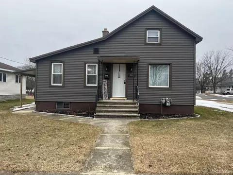 202 S 3rd, Gladstone, MI 49837