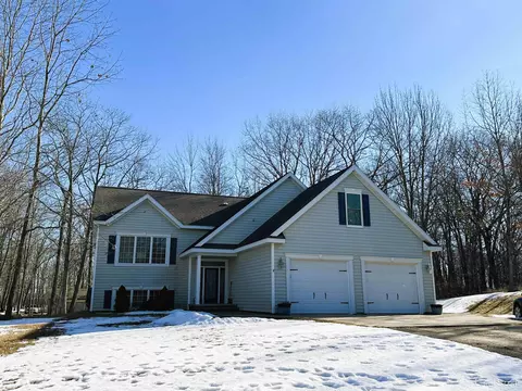 7582 Tipperary, Gladstone, MI 49837