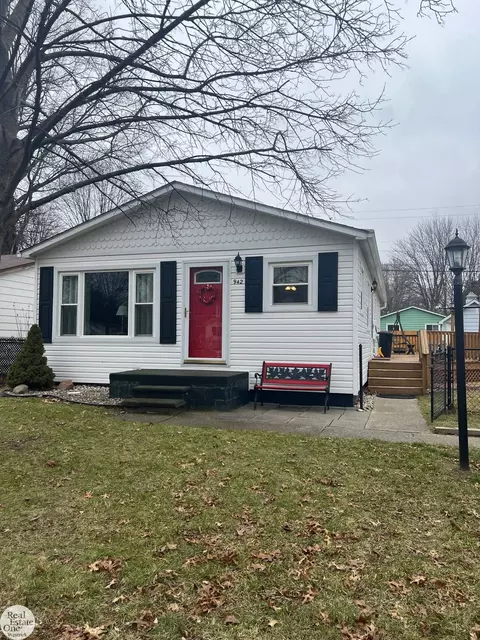 942 Robbins, Algonac, MI 48001