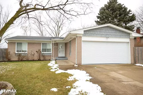 47477 Gallus Dr, Chesterfield, MI 48047