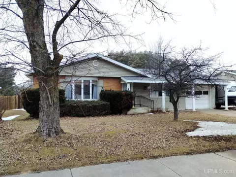 1118 S Lincoln, Escanaba, MI 49829