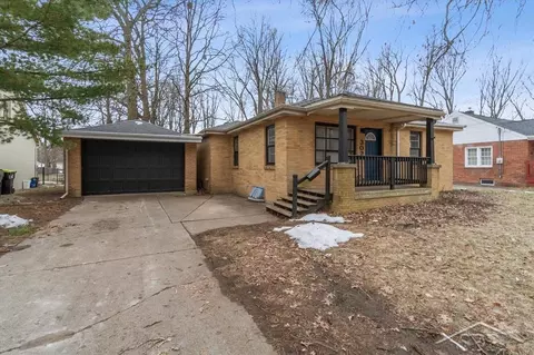 Exterior - 302 E Sugnet, Midland, MI 48642 photo 2 of 9