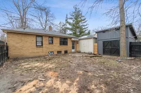 Exterior - 302 E Sugnet, Midland, MI 48642 photo 7 of 9