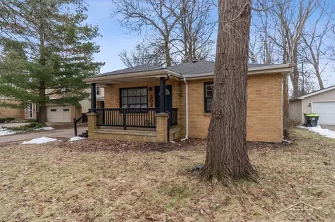 Exterior - 302 E Sugnet, Midland, MI 48642 photo 4 of 9