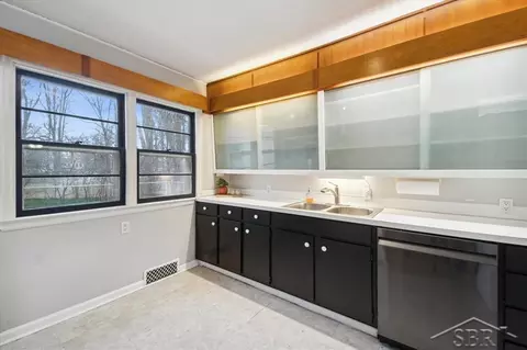 Kitchen - 302 E Sugnet, Midland, MI 48642 photo 2 of 3