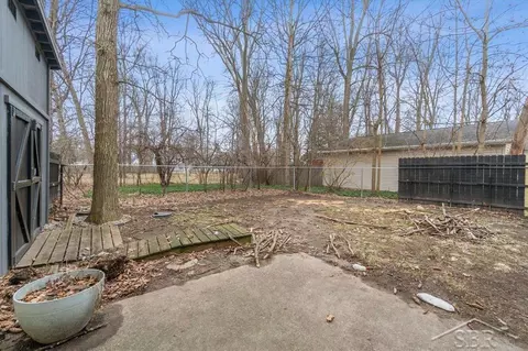 Exterior - 302 E Sugnet, Midland, MI 48642 photo 6 of 9