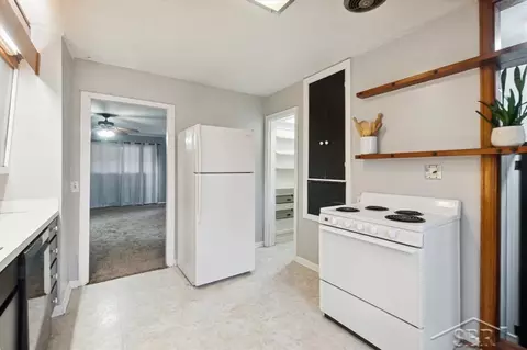 Kitchen - 302 E Sugnet, Midland, MI 48642 photo 3 of 3