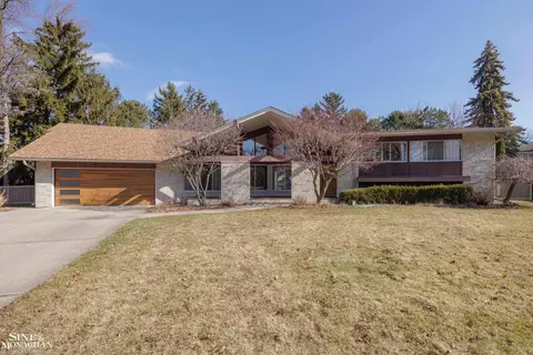 26 Putnam, Grosse Pointe Shores, MI 48236