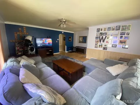 Living - 508 S 18th, Escanaba, MI 49829 photo 2 of 2