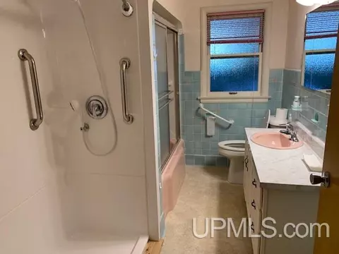 Bath - 508 S 18th, Escanaba, MI 49829 photo 1 of 1