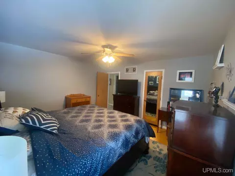 Bedroom - 508 S 18th, Escanaba, MI 49829 photo 2 of 3