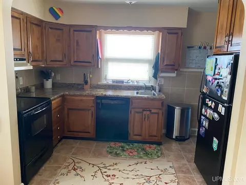 Kitchen - 508 S 18th, Escanaba, MI 49829 photo 3 of 7