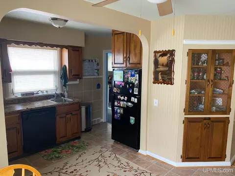 Kitchen - 508 S 18th, Escanaba, MI 49829 photo 2 of 7