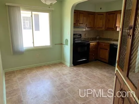 Kitchen - 508 S 18th, Escanaba, MI 49829 photo 4 of 7