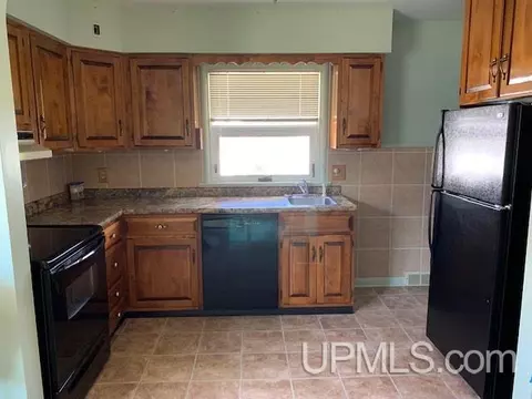 Kitchen - 508 S 18th, Escanaba, MI 49829 photo 1 of 7