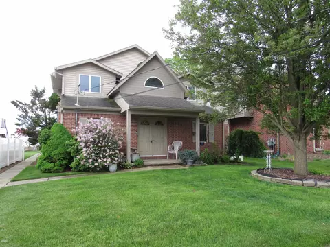 35610 Jeffers, Harrison Township, MI 48045