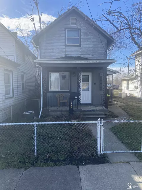 1268 E First, Monroe, MI 48161