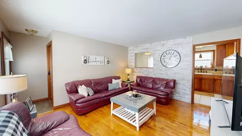 Living - 14271 Neff, Clio, MI 48420 photo 3 of 5