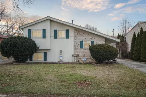 22919 Clairwood, Saint Clair Shores, MI 48080