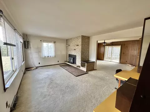 Living - 1663 W Seidlers, Auburn, MI 48611 photo 2 of 4