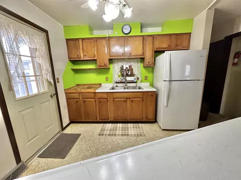 Kitchen - 1663 W Seidlers, Auburn, MI 48611 photo 1 of 4