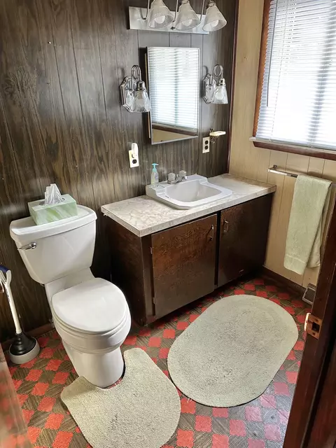 Bath - 1663 W Seidlers, Auburn, MI 48611 photo 1 of 2