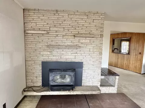 Living - 1663 W Seidlers, Auburn, MI 48611 photo 3 of 4